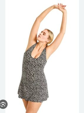 Hatch Maternity runaround active dress medium black and white floral